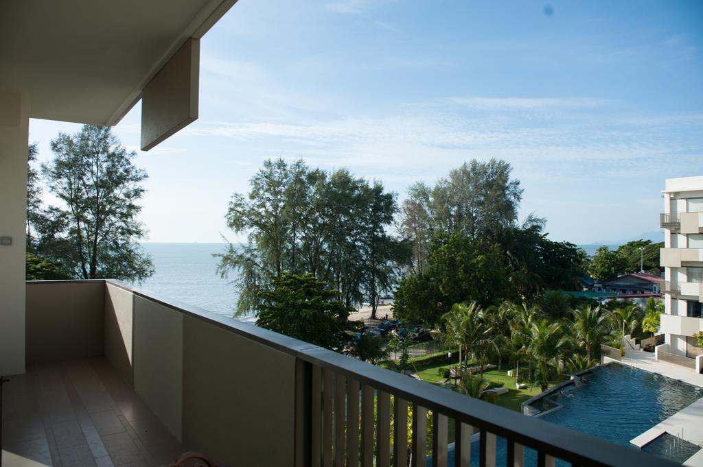 By The Sea- Pool And Sea View Appartement Batu Feringgi Buitenkant foto