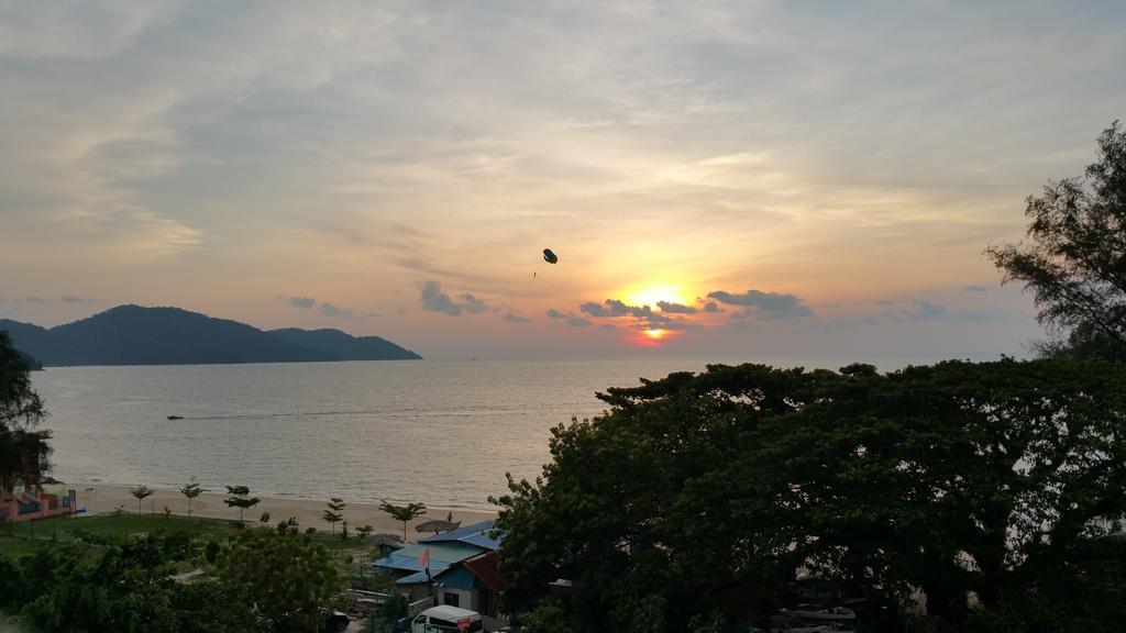 By The Sea- Pool And Sea View Appartement Batu Feringgi Buitenkant foto