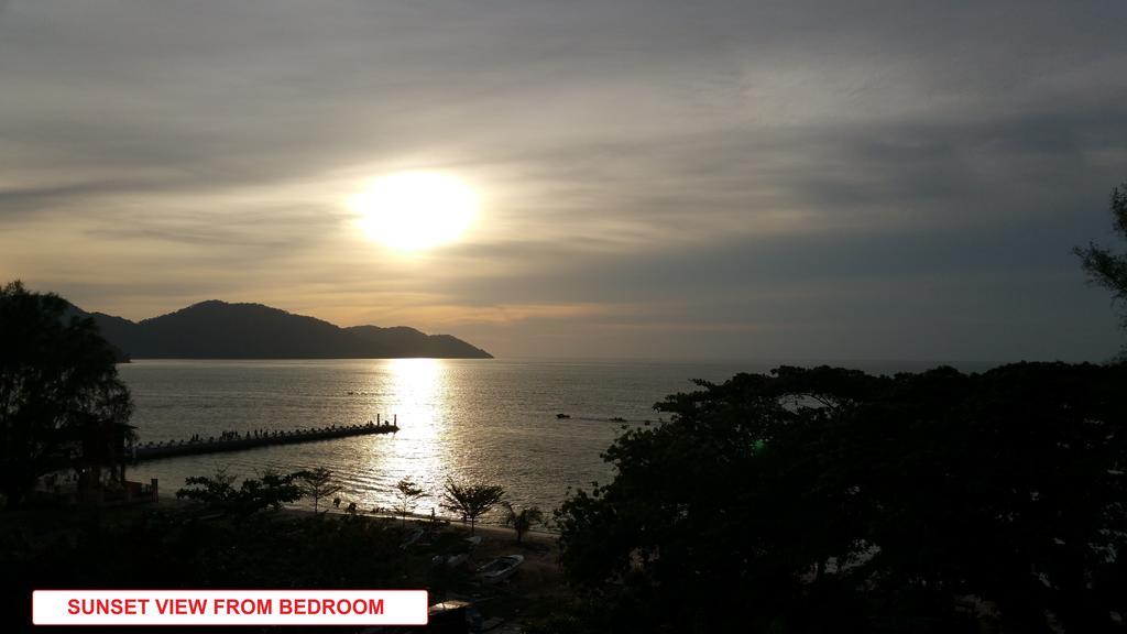 By The Sea- Pool And Sea View Appartement Batu Feringgi Buitenkant foto