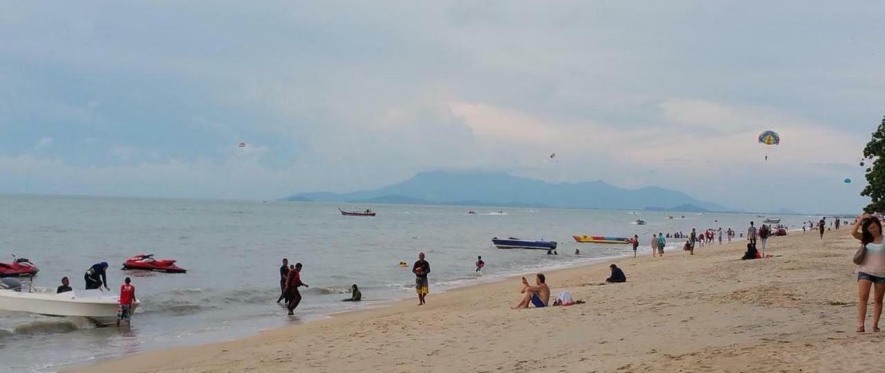 By The Sea- Pool And Sea View Appartement Batu Feringgi Buitenkant foto